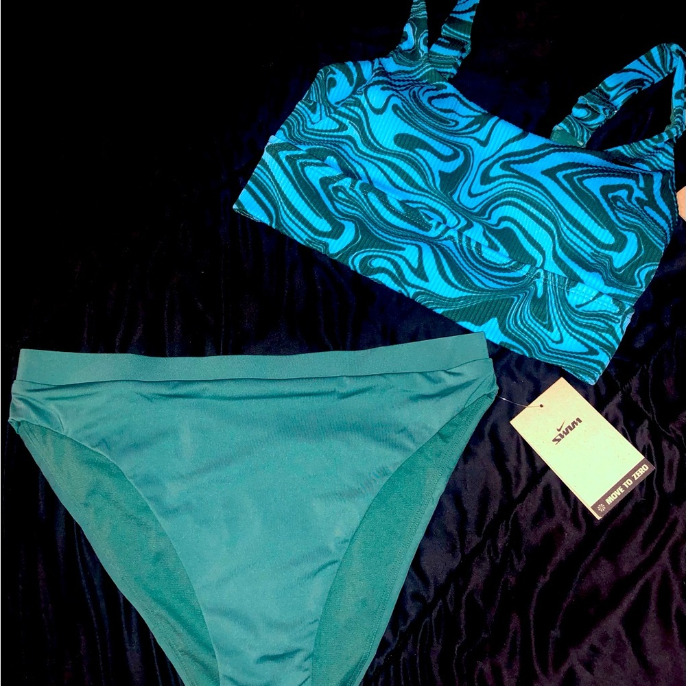 Nike Swim swirl 2 Piece bikini.  Sports bra type top; High rise bottoms.  NWT